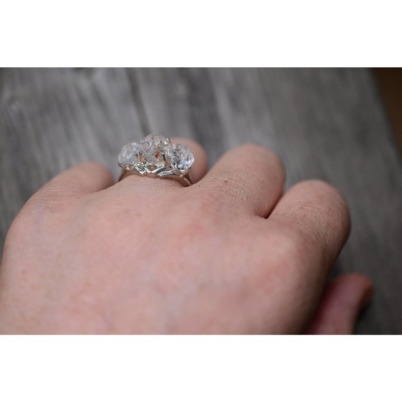 Alternative Engagement Ring - Picture 4 of 4